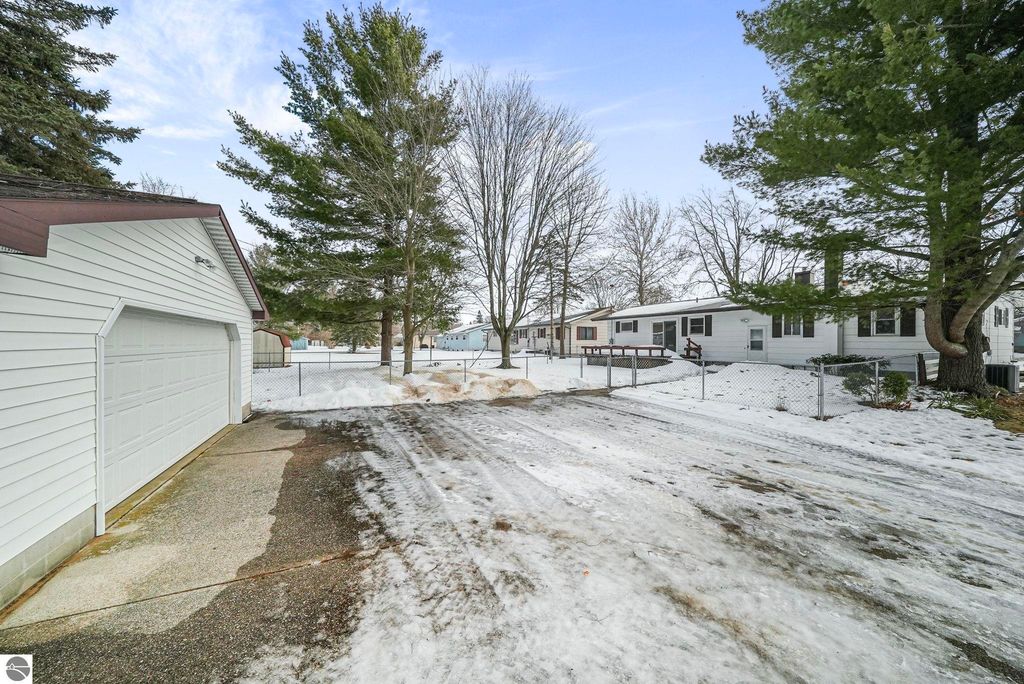 Image 41 of property listing at 718 Sunset Lane, Cadillac, MI 49601