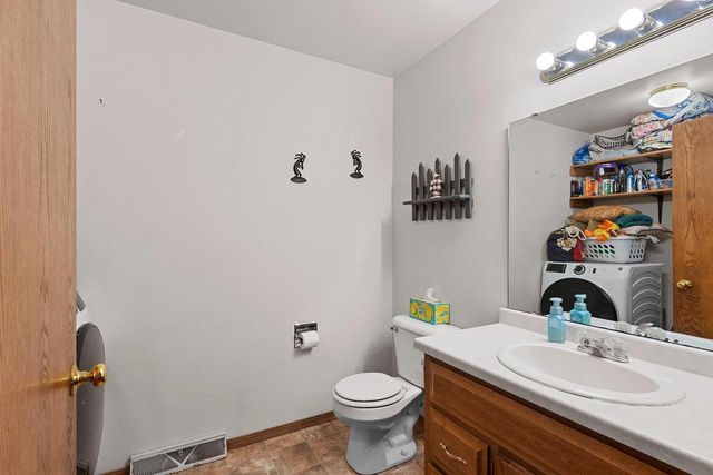1637 GABERTFIELD COURT, Suamico, WI 54173