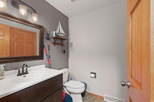 1637 GABERTFIELD COURT, Suamico, WI 54173