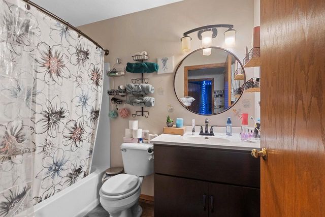 1637 GABERTFIELD COURT, Suamico, WI 54173
