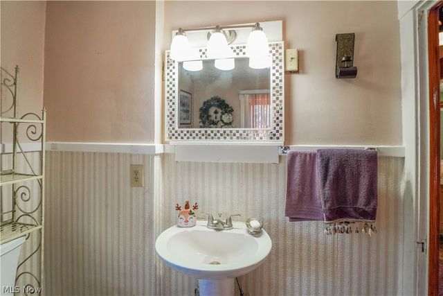 1521 Gibbs Avenue NE, Canton, OH 44705