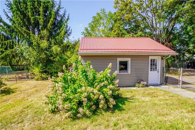 1521 Gibbs Avenue NE, Canton, OH 44705