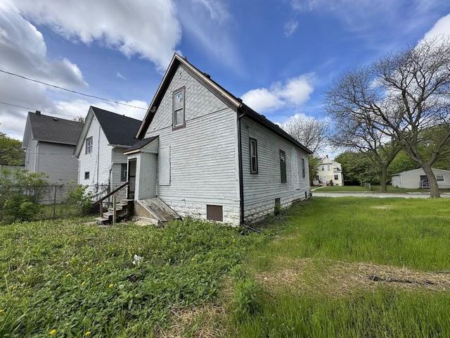 2908 N 6th STREET, Milwaukee, WI 53212
