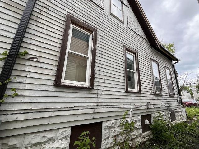 2908 N 6th STREET, Milwaukee, WI 53212