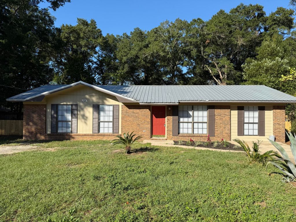298 Cross Drive, Crestview, FL 32536