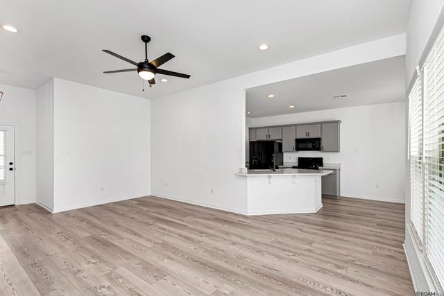 28307 Moreau Dr, Denham Springs, LA 70726