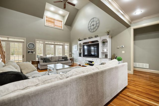 327 Boggs Road, London, KY 40744