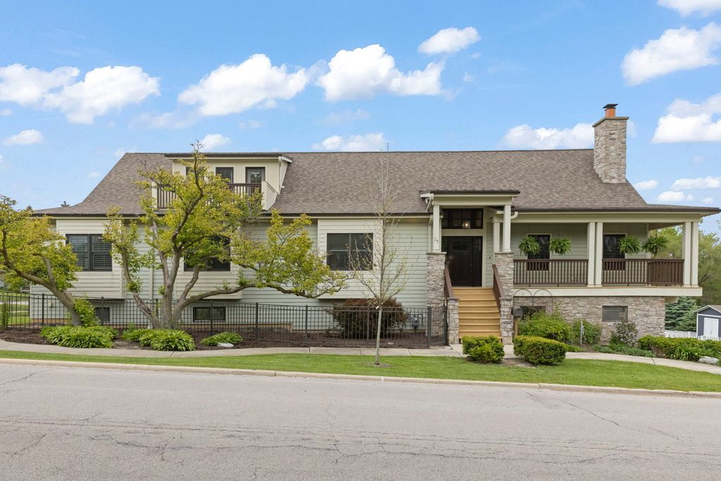 Image 1 of property listing at 35 S Wilmette Avenue, Westmont, IL 60559