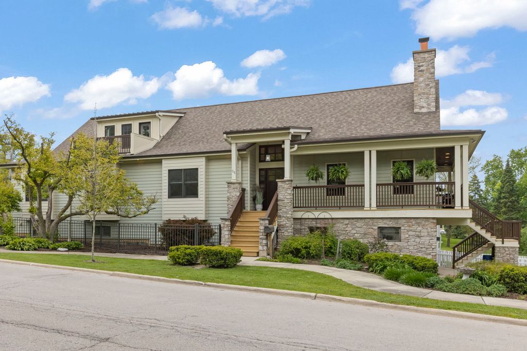 Image 2 of property listing at 35 S Wilmette Avenue, Westmont, IL 60559