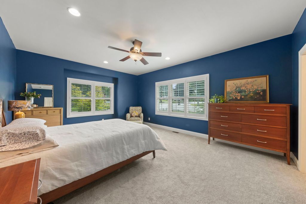 Image 13 of property listing at 35 S Wilmette Avenue, Westmont, IL 60559