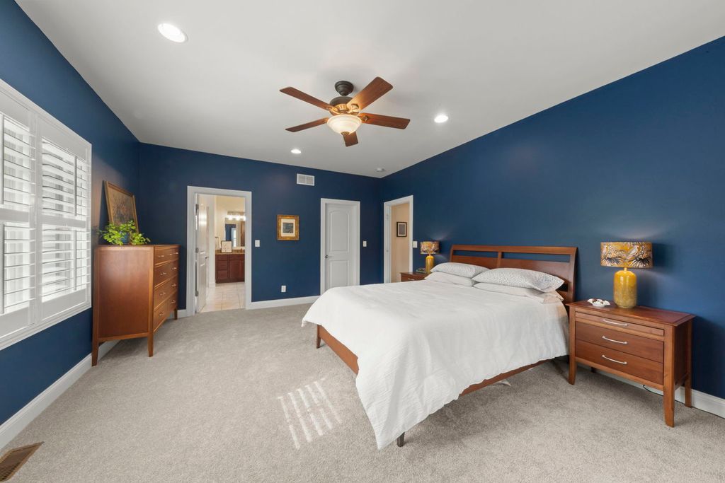 Image 14 of property listing at 35 S Wilmette Avenue, Westmont, IL 60559