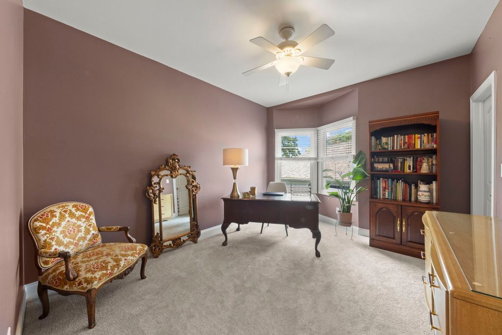 Image 17 of property listing at 35 S Wilmette Avenue, Westmont, IL 60559