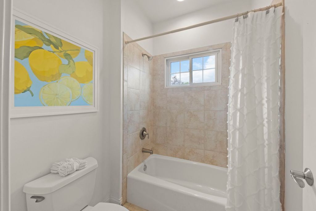 Image 21 of property listing at 35 S Wilmette Avenue, Westmont, IL 60559