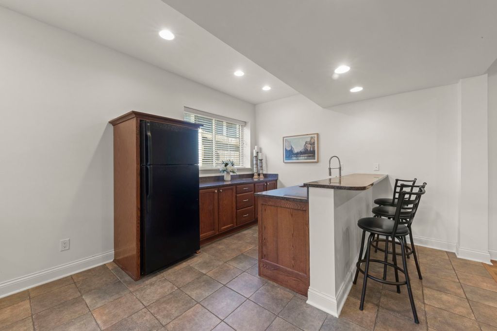 Image 25 of property listing at 35 S Wilmette Avenue, Westmont, IL 60559