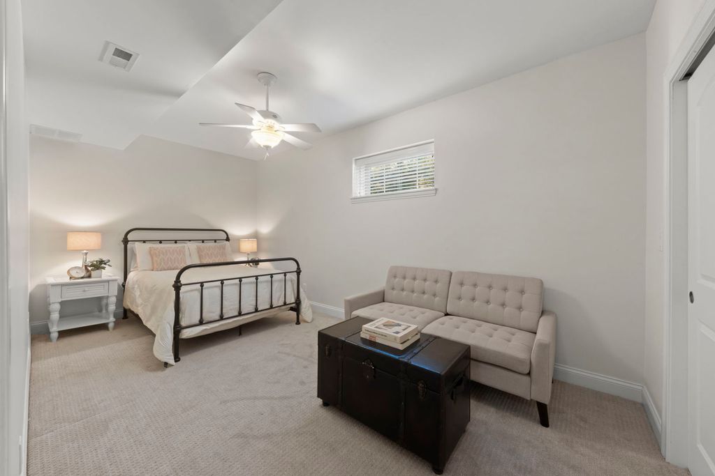 Image 27 of property listing at 35 S Wilmette Avenue, Westmont, IL 60559