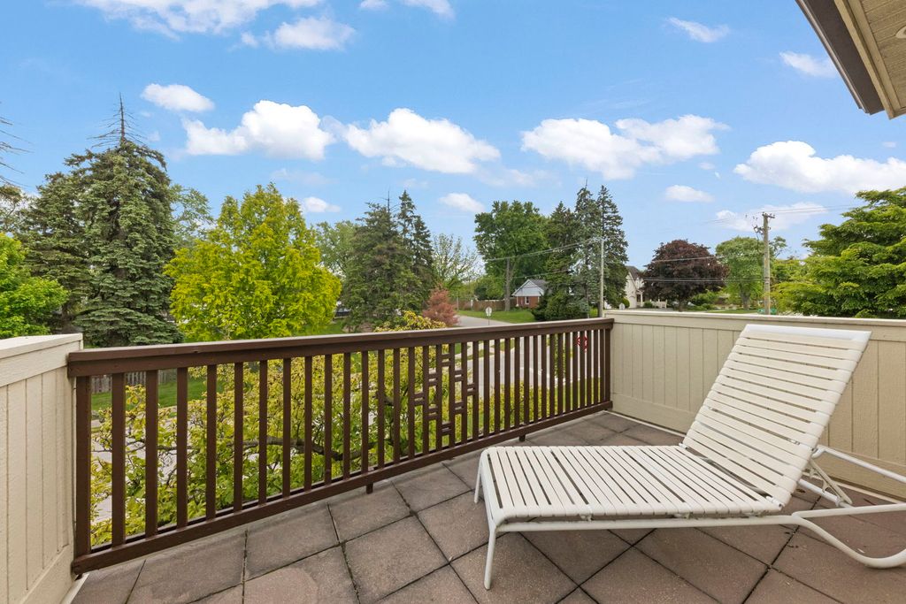Image 31 of property listing at 35 S Wilmette Avenue, Westmont, IL 60559