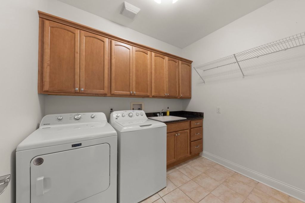 Image 34 of property listing at 35 S Wilmette Avenue, Westmont, IL 60559