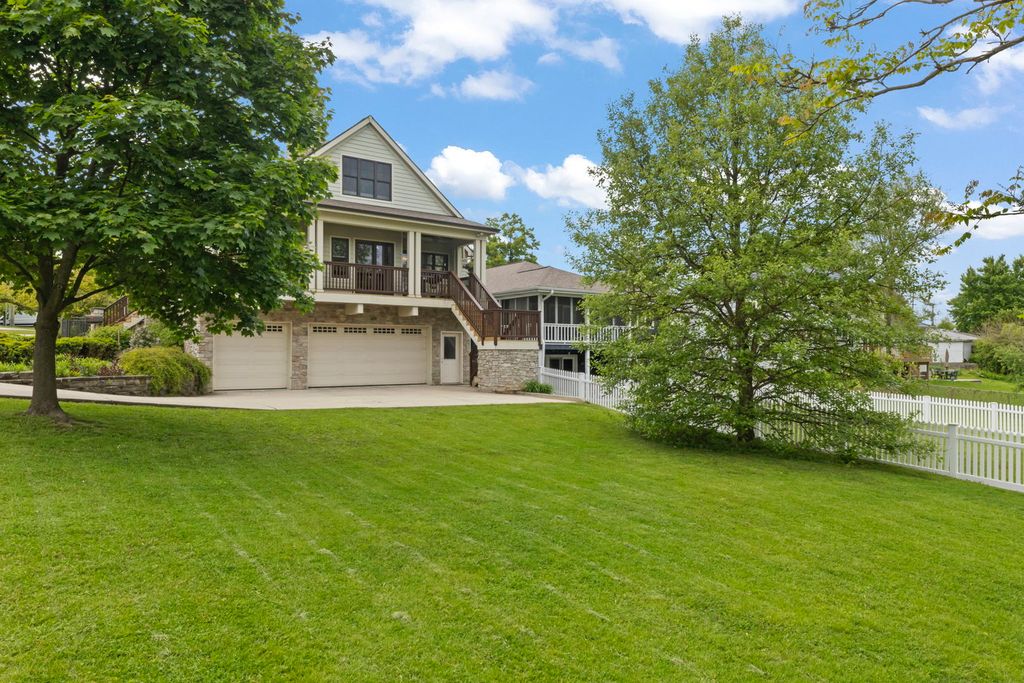 Image 45 of property listing at 35 S Wilmette Avenue, Westmont, IL 60559