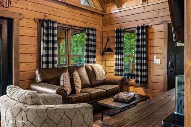 1606 Dove Wing Way, Sevierville, TN 37862