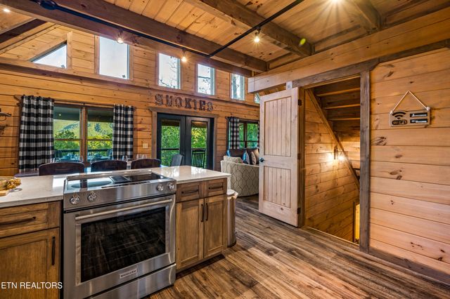 1606 Dove Wing Way, Sevierville, TN 37862