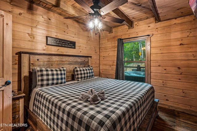 1606 Dove Wing Way, Sevierville, TN 37862