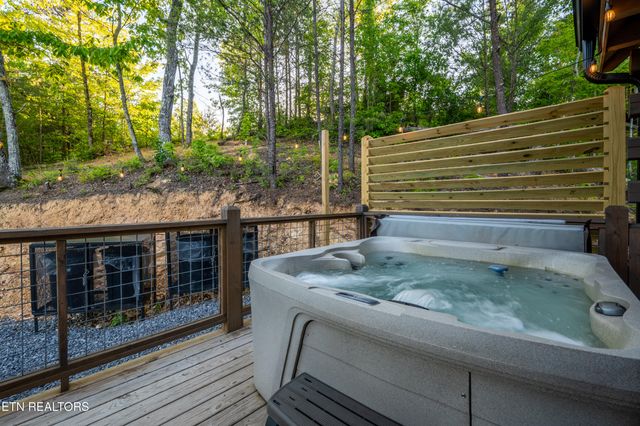 1606 Dove Wing Way, Sevierville, TN 37862