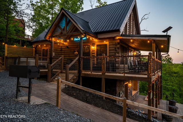 1606 Dove Wing Way, Sevierville, TN 37862