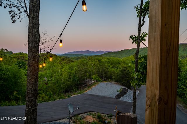 1606 Dove Wing Way, Sevierville, TN 37862