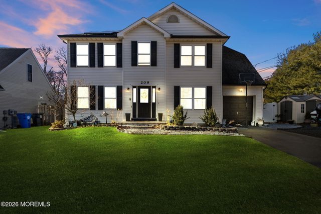 209 Gilford Avenue, Island Heights, NJ 08732