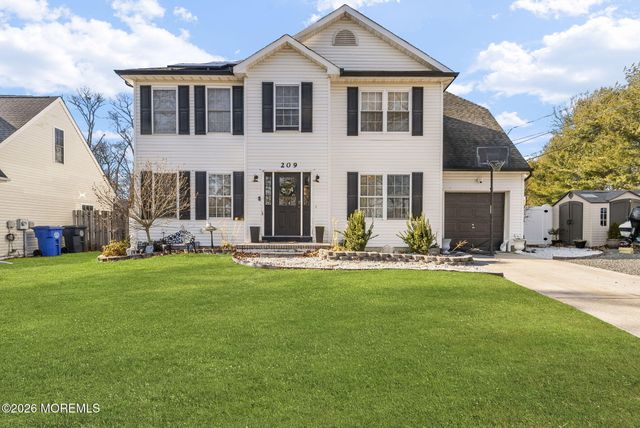 209 Gilford Avenue, Island Heights, NJ 08732