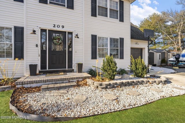 209 Gilford Avenue, Island Heights, NJ 08732