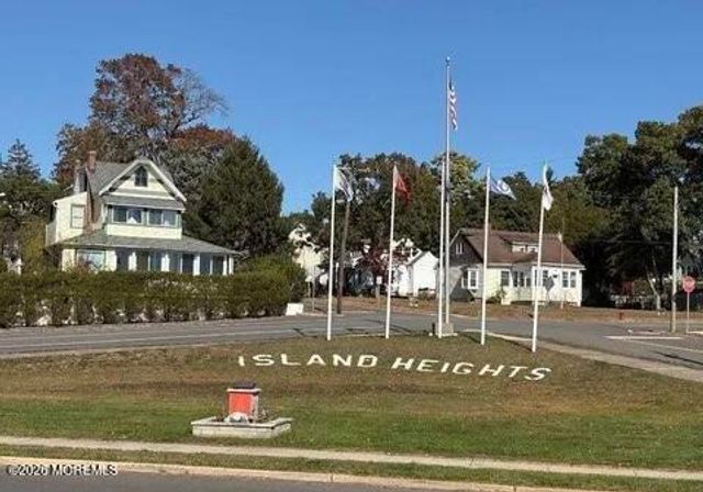 209 Gilford Avenue, Island Heights, NJ 08732