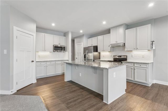 102 Oxford RN, Poquoson, VA 23662