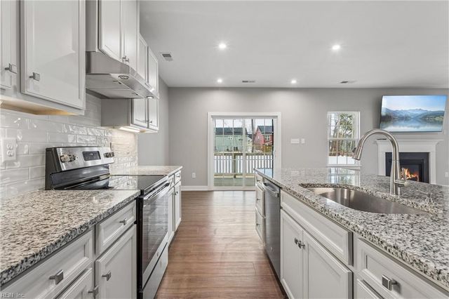 102 Oxford RN, Poquoson, VA 23662