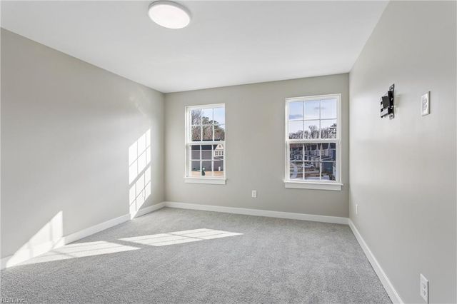 102 Oxford RN, Poquoson, VA 23662