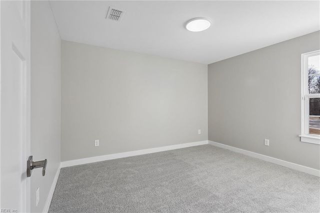 102 Oxford RN, Poquoson, VA 23662