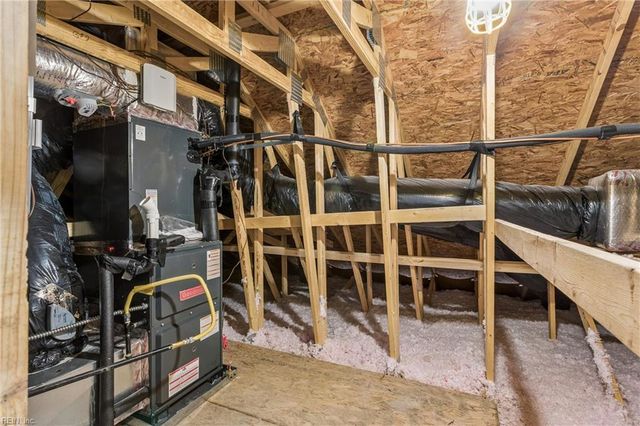 102 Oxford RN, Poquoson, VA 23662