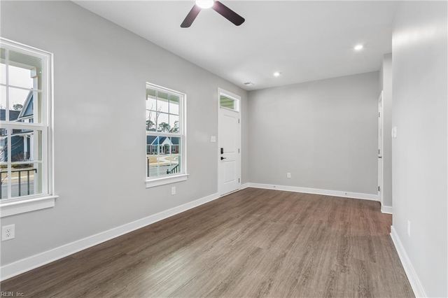 102 Oxford RN, Poquoson, VA 23662