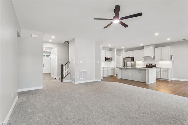 102 Oxford RN, Poquoson, VA 23662