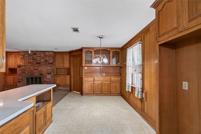 1605 Weathered Street, Irving, TX 75062