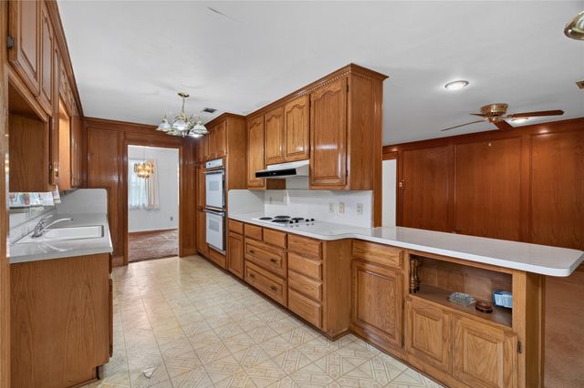 1605 Weathered Street, Irving, TX 75062
