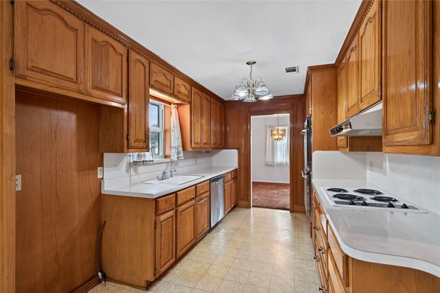 1605 Weathered Street, Irving, TX 75062