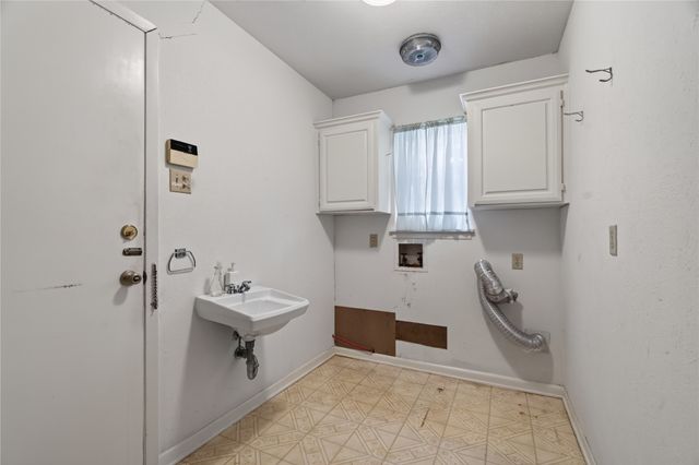 1605 Weathered Street, Irving, TX 75062