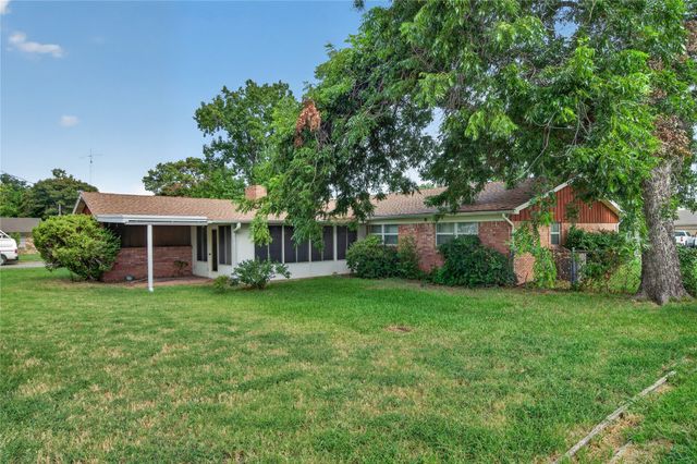 1605 Weathered Street, Irving, TX 75062