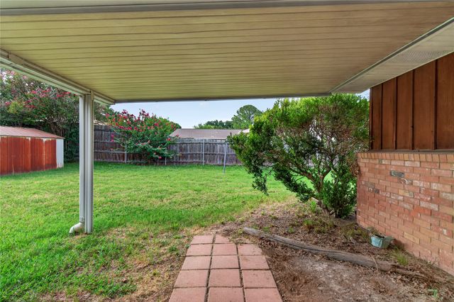 1605 Weathered Street, Irving, TX 75062