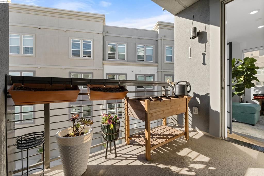 Image 14 of property listing at 2836 Tradewind Dr, Alameda, CA 94501