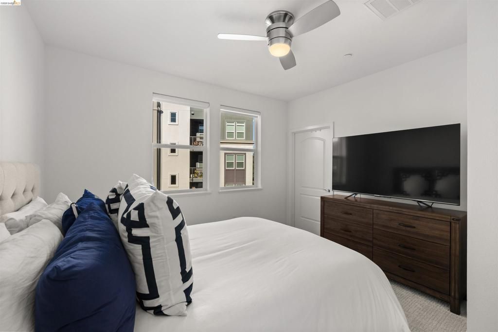 Image 16 of property listing at 2836 Tradewind Dr, Alameda, CA 94501