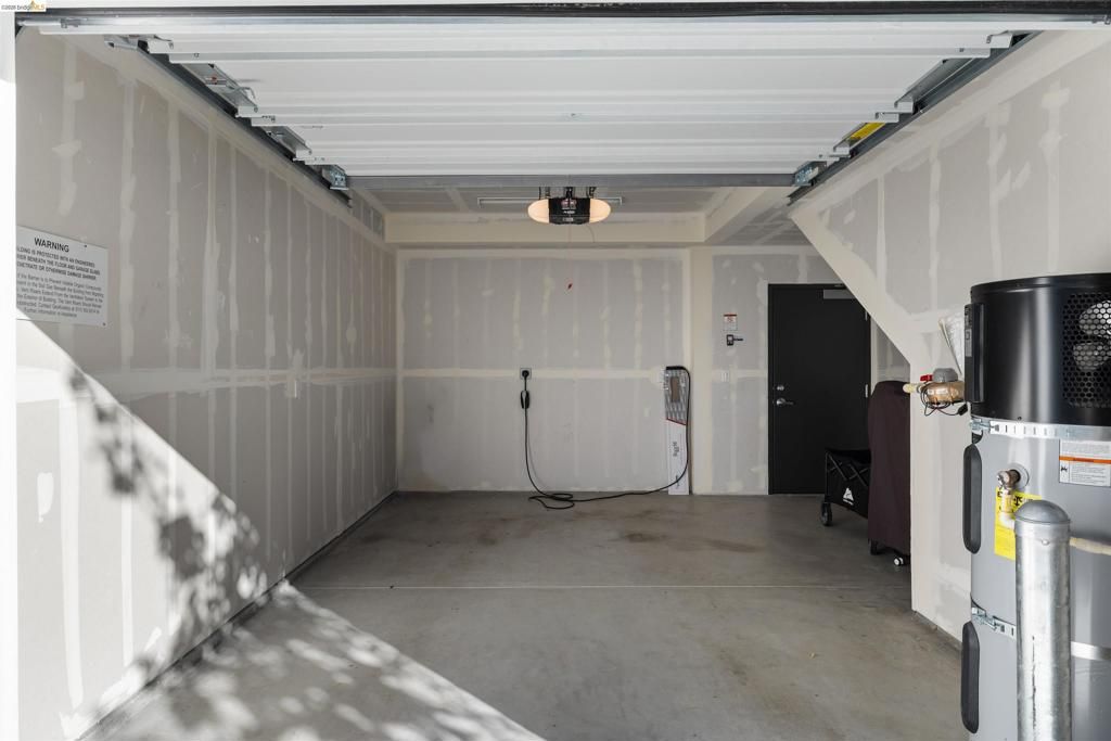 Image 25 of property listing at 2836 Tradewind Dr, Alameda, CA 94501