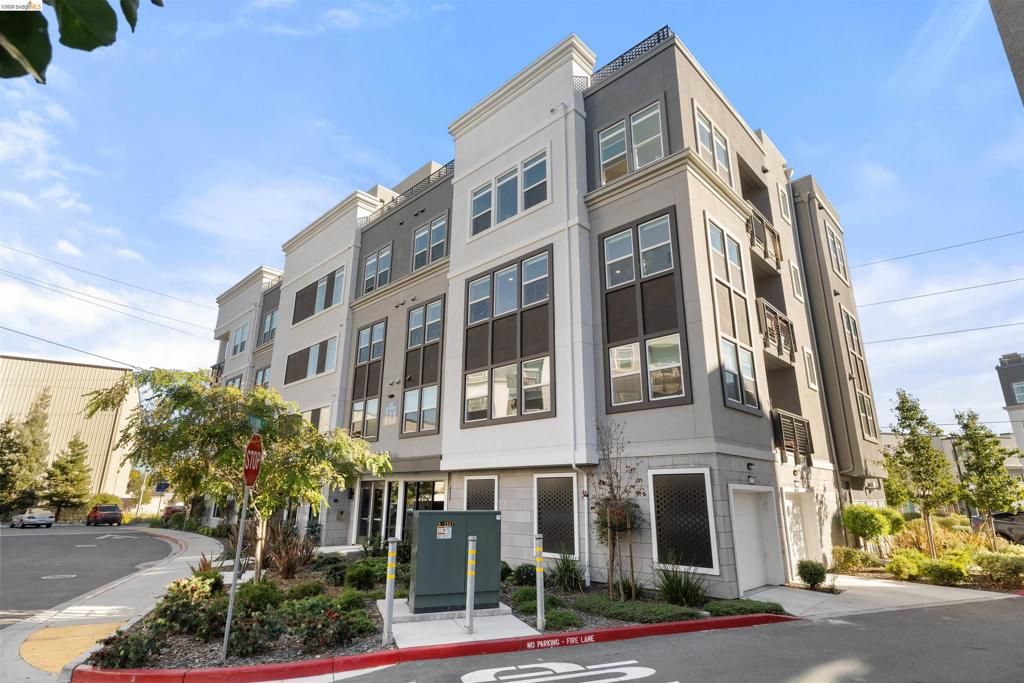 Image 26 of property listing at 2836 Tradewind Dr, Alameda, CA 94501