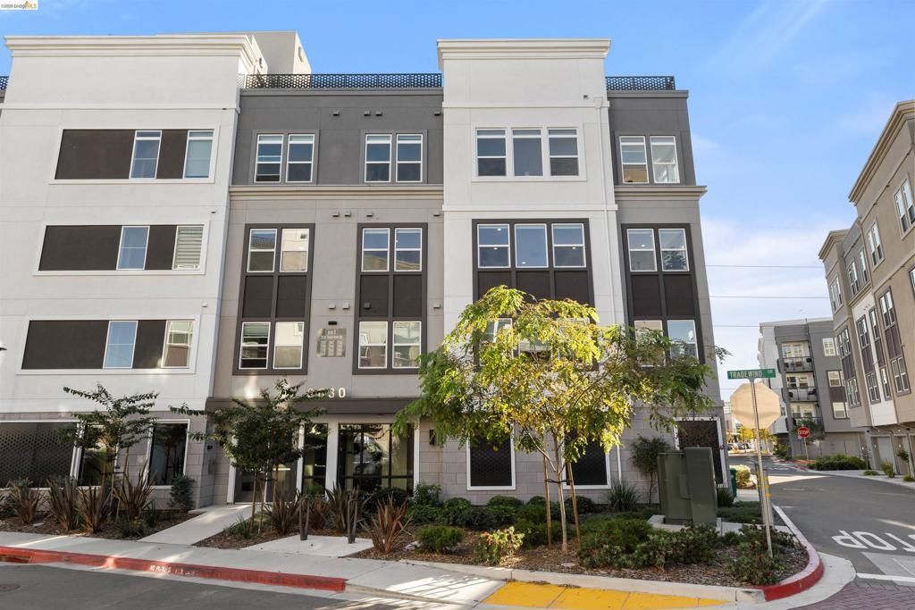 Image 28 of property listing at 2836 Tradewind Dr, Alameda, CA 94501